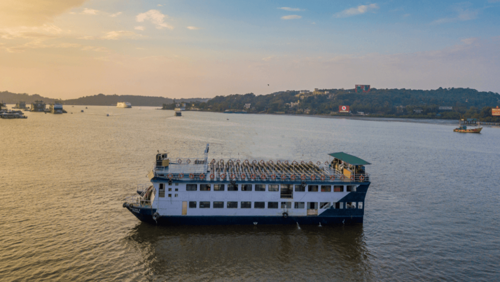 boat-cruise-goa